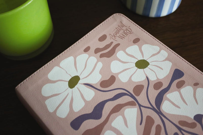 NIV, Beautiful Word Coloring Bible, Leathersoft, Pink: Hundreds of Verses to Color Imitation Leather
