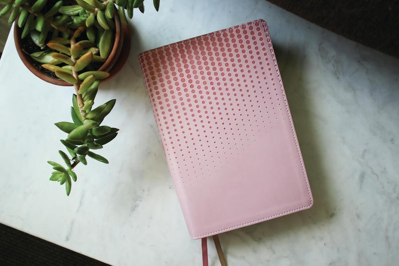 NASB, Clear Focus Bible, Leathersoft, Pink: Read more of the Bible with better focus Imitation Leather