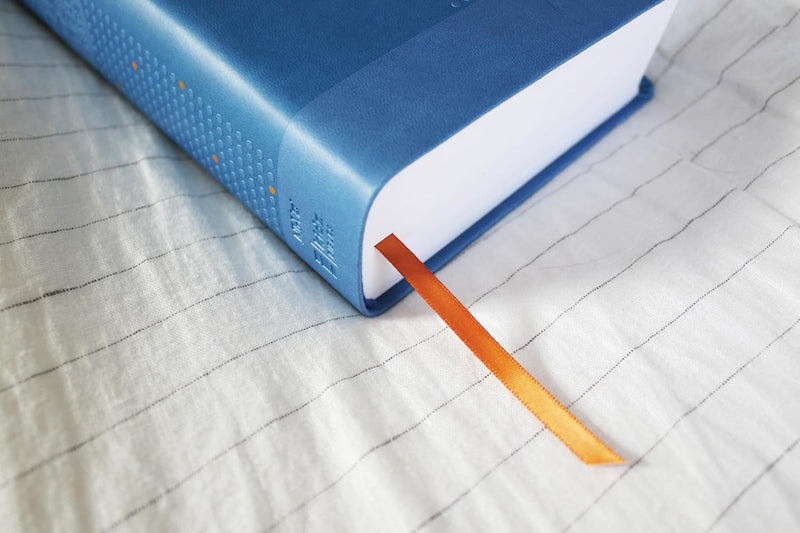 NIrV, Clear Focus Bible for Kids (Help Kids with ADHD or Dyslexia Read with Confidence), Leathersoft, Blue Leather Bound