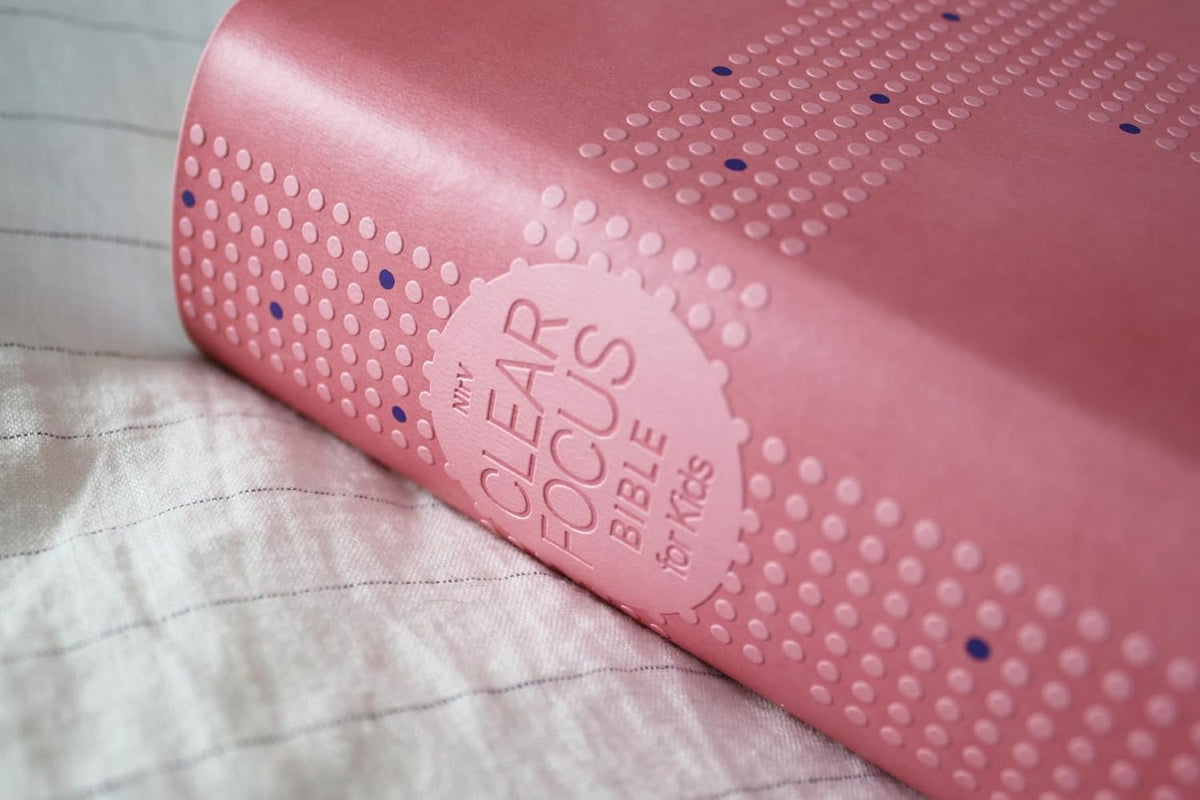 NIrV Clear Focus Kids Bible – ADHD & Dyslexia-Friendly (Leathersoft Pink)