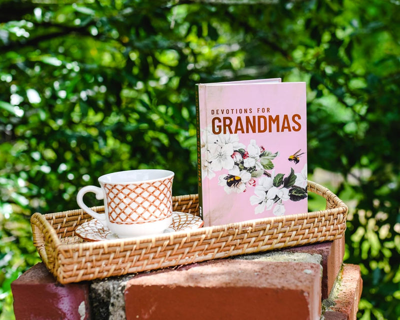 Devotions for Grandmas: A 40-Day Bible Devotional to Encourage and Inspire Grandmothers – The Perfect Christian Gifts for Women