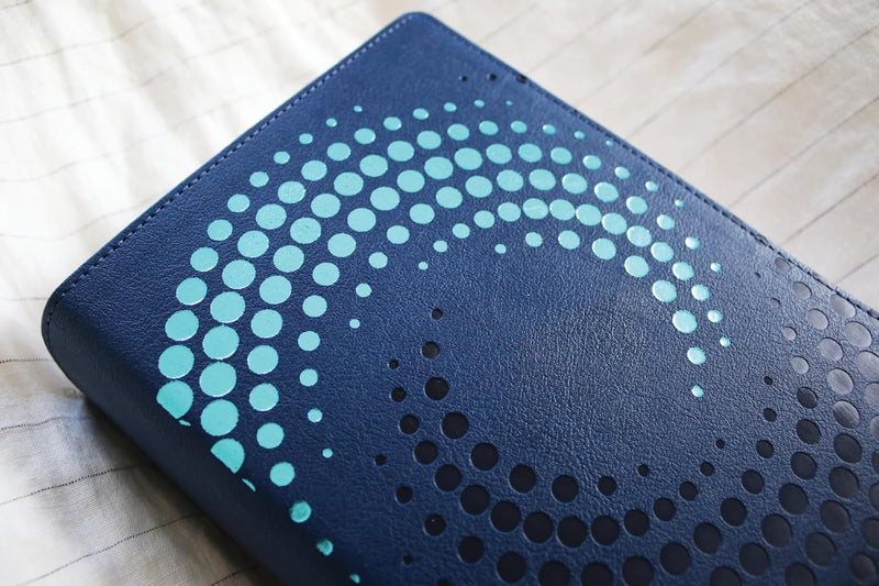 NIrV, Clear Focus Bible, Leathersoft, Navy: Read more of the Bible with better focus Imitation Leather